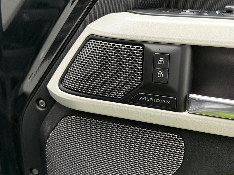 Land Rover DEFENDER 110 3.0 D300 MHEV X-Dynamic HSE Auto 4WD Euro 6 (s/s) 5dr