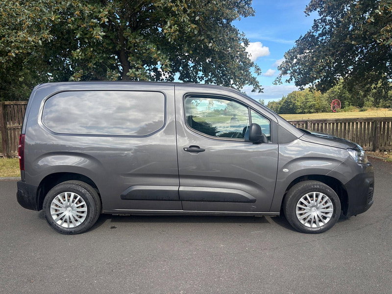 2020 Citroen Berlingo in Grey, photo 4 of 13