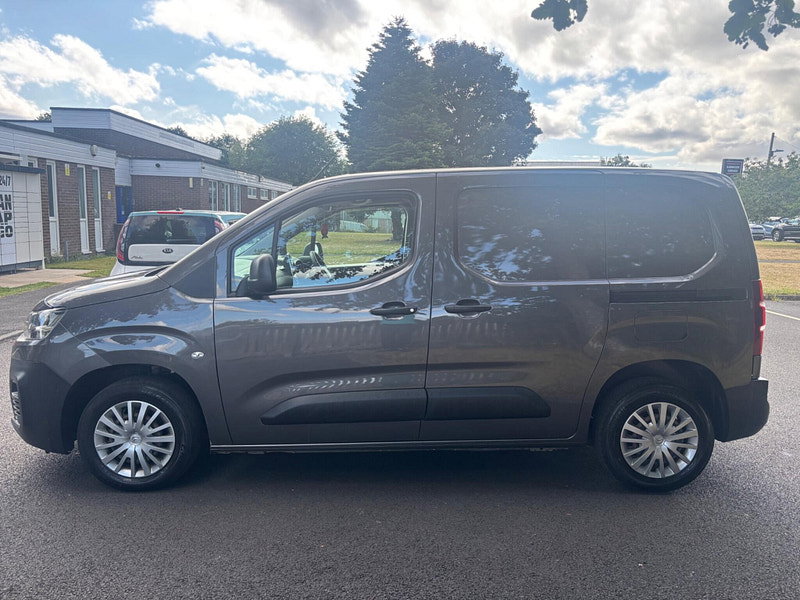 2020 Citroen Berlingo in Grey, photo 8 of 13