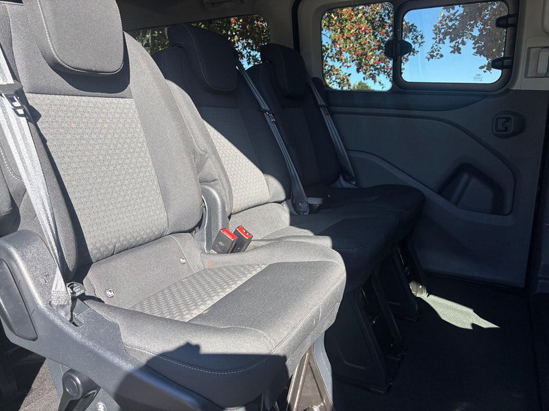 2021 Ford Tourneo Custom in Black, photo 16 of 18