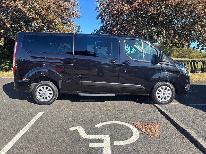 2021 Ford Tourneo Custom in Black, photo 8 of 18