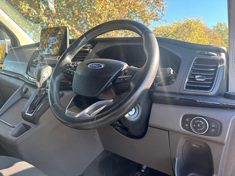 2021 Ford Tourneo Custom in Black, photo 9 of 18