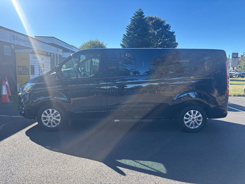 2021 Ford Tourneo Custom in Black, photo 4 of 18