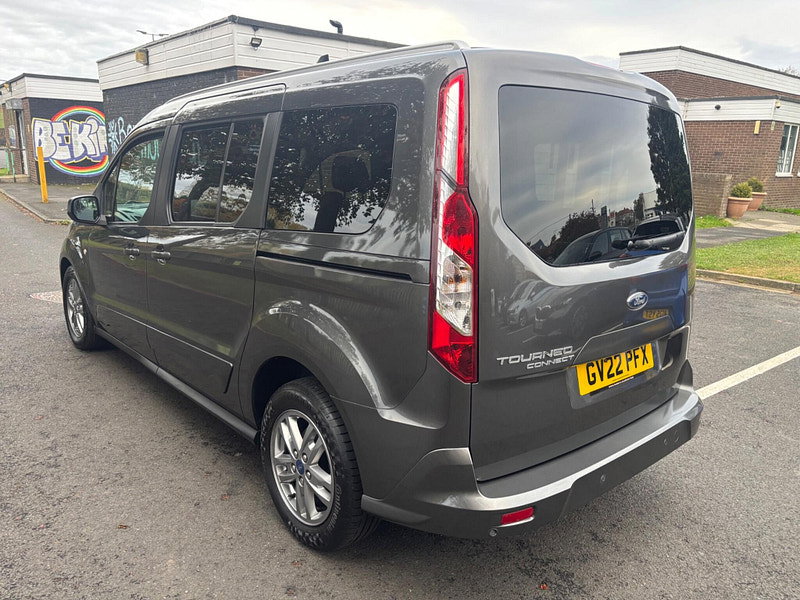 2022 Ford Grand Tourneo Connect in Grey, photo 5 of 17