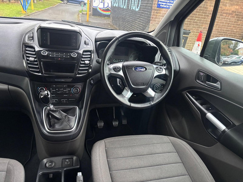 2022 Ford Grand Tourneo Connect in Grey, photo 17 of 17