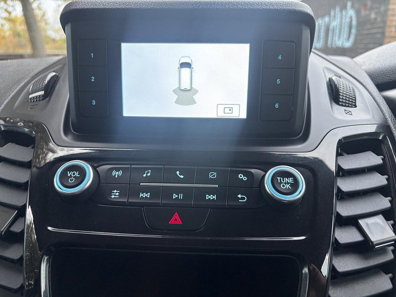2022 Ford Grand Tourneo Connect in Grey, photo 11 of 17