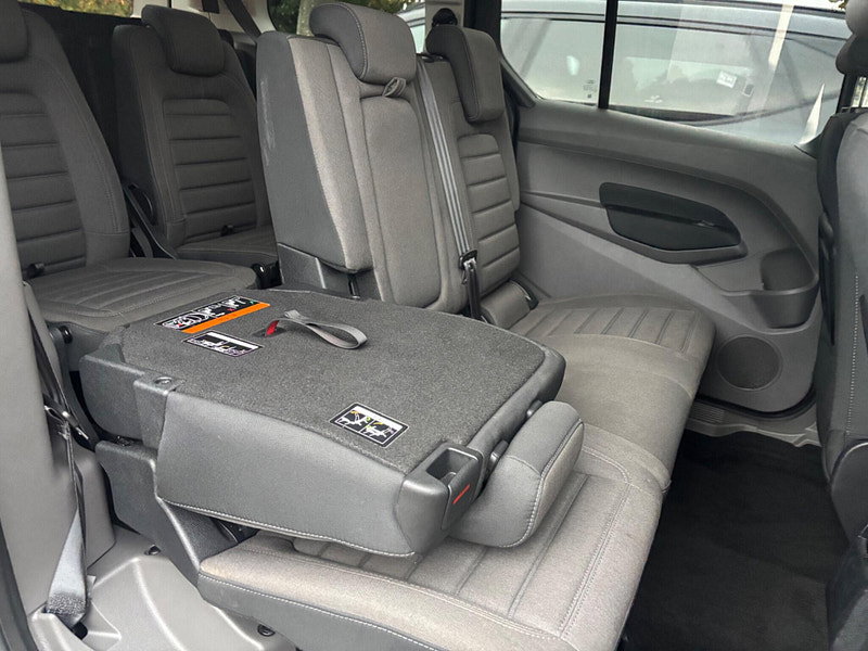 2022 Ford Grand Tourneo Connect in Grey, photo 15 of 17