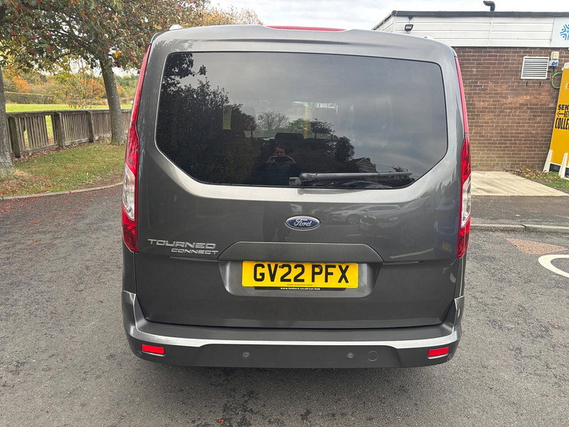 2022 Ford Grand Tourneo Connect in Grey, photo 6 of 17