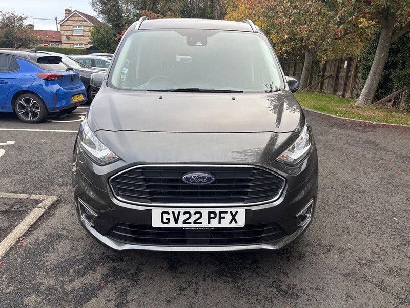 2022 Ford Grand Tourneo Connect in Grey, photo 2 of 17