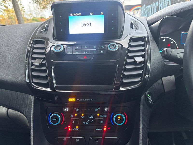2022 Ford Grand Tourneo Connect in Grey, photo 10 of 17