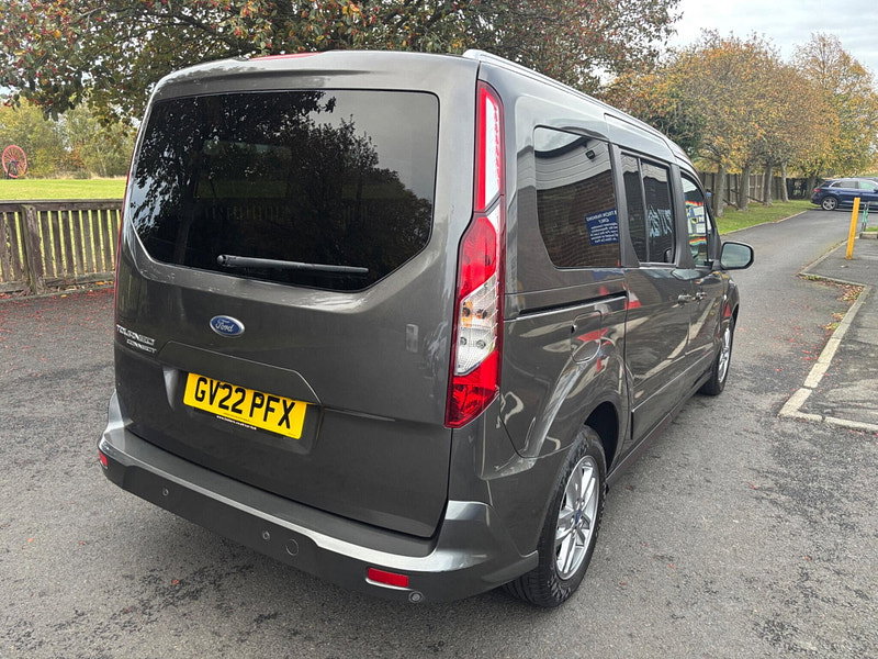 2022 Ford Grand Tourneo Connect in Grey, photo 7 of 17