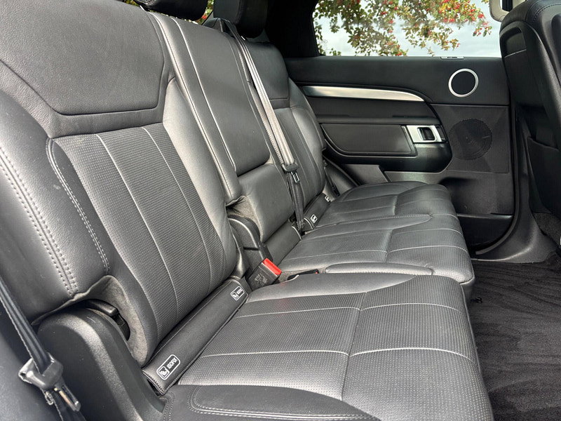 2019 Land Rover DISCOVERY in Grey, photo 11 of 19