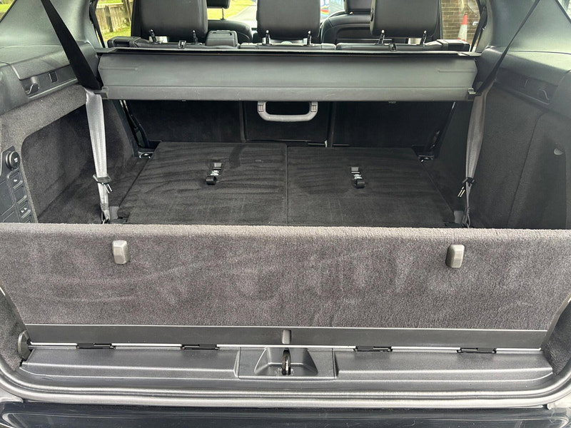 2019 Land Rover DISCOVERY in Grey, photo 12 of 19