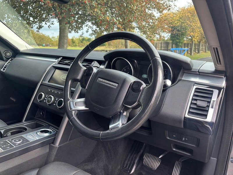 2019 Land Rover DISCOVERY in Grey, photo 10 of 19