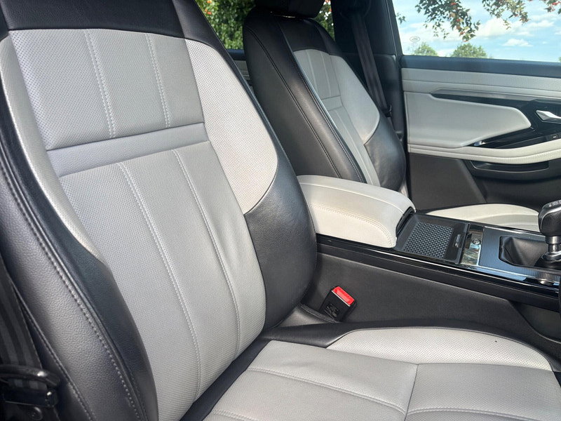 2020 Land Rover Range Rover Evoque in Black, photo 14 of 16