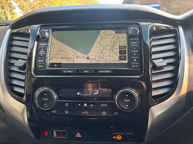 2016 Mitsubishi L200 in Green, photo 11 of 16