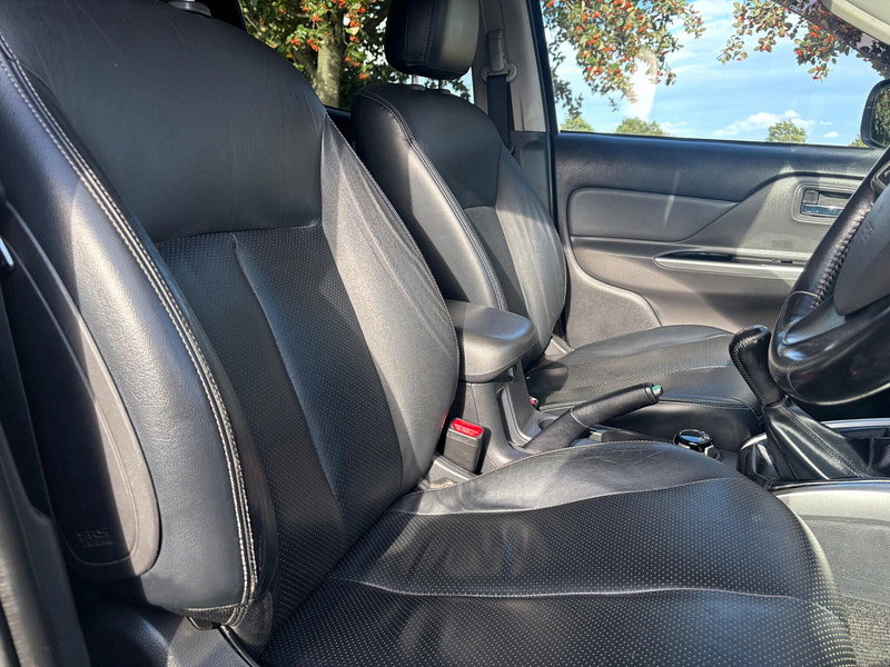 2016 Mitsubishi L200 in Green, photo 14 of 16