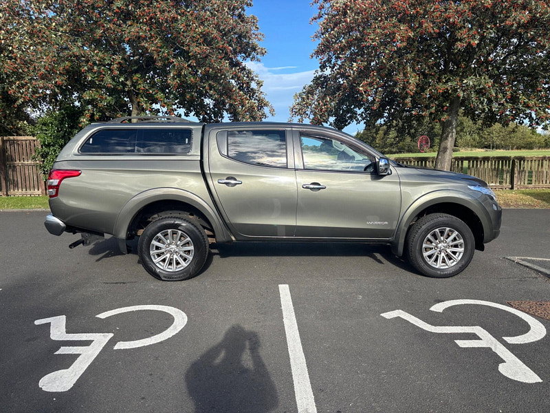 2016 Mitsubishi L200 in Green, photo 8 of 16
