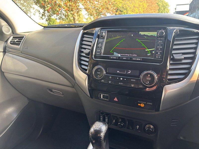 2016 Mitsubishi L200 in Green, photo 13 of 16