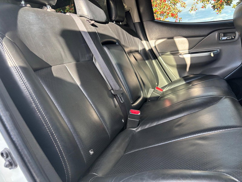2018 Mitsubishi L200 in White, photo 10 of 15