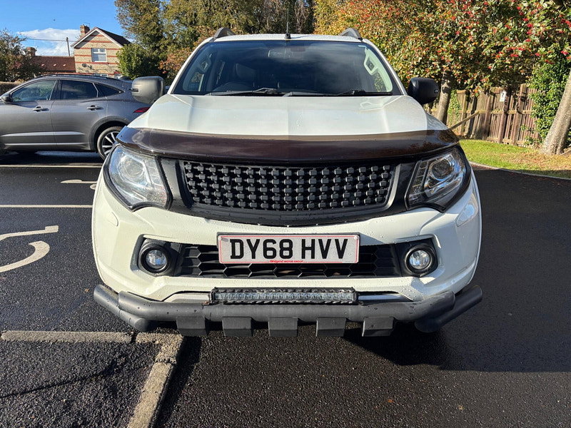 2018 Mitsubishi L200 in White, photo 2 of 15