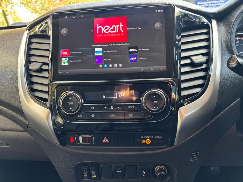 2018 Mitsubishi L200 in White, photo 13 of 15