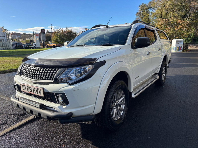 2018 Mitsubishi L200 in White, photo 3 of 15