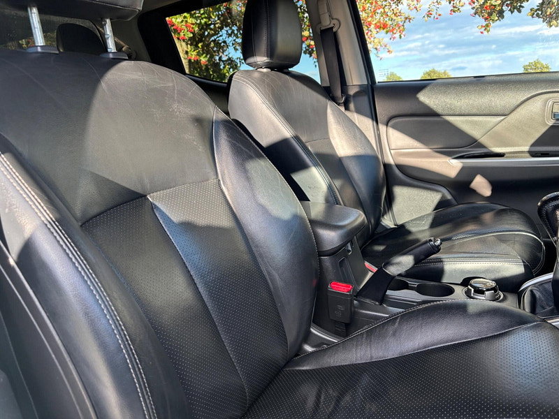 2018 Mitsubishi L200 in White, photo 9 of 15