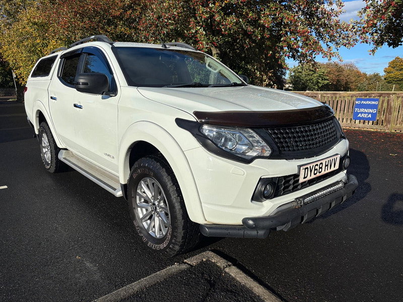 2018 Mitsubishi L200 in White, photo 1 of 15