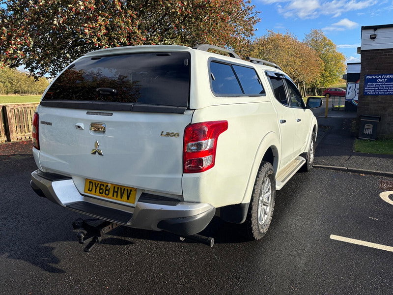 2018 Mitsubishi L200 in White, photo 6 of 15