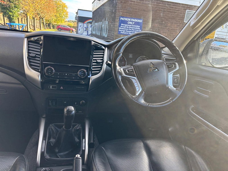 2018 Mitsubishi L200 in White, photo 11 of 15