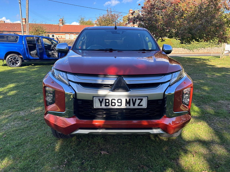 2019 Mitsubishi L200 in Orange, photo 2 of 16