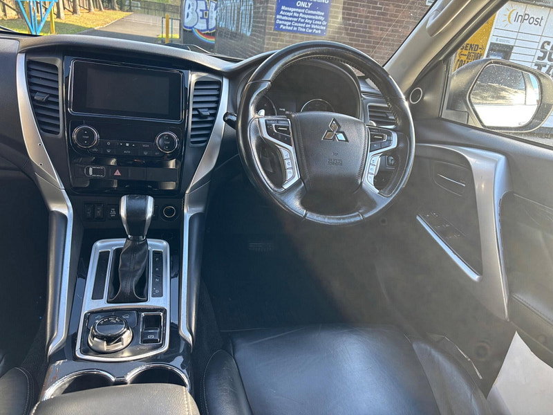 2020 Mitsubishi Shogun Sport in White, photo 10 of 17