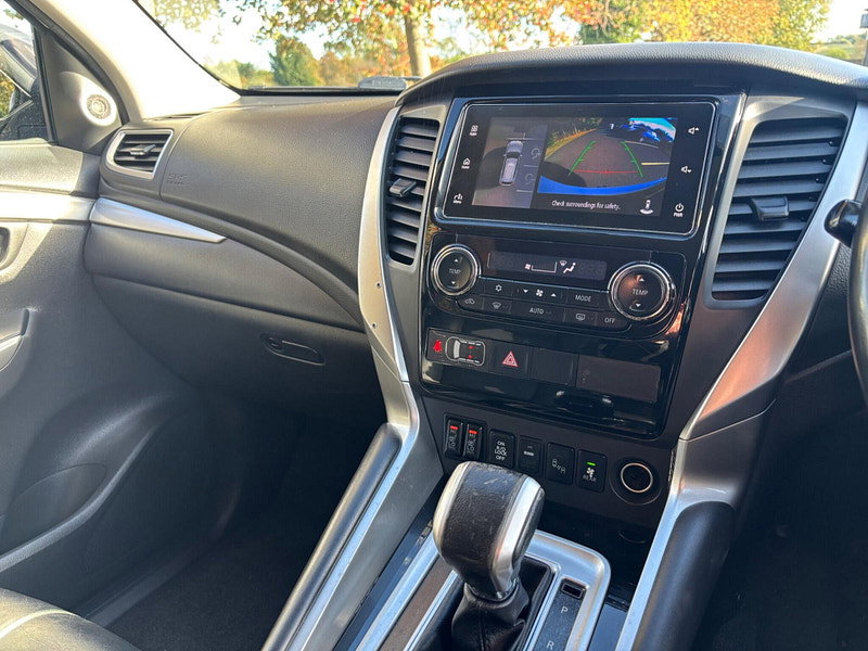 2020 Mitsubishi Shogun Sport in White, photo 12 of 17