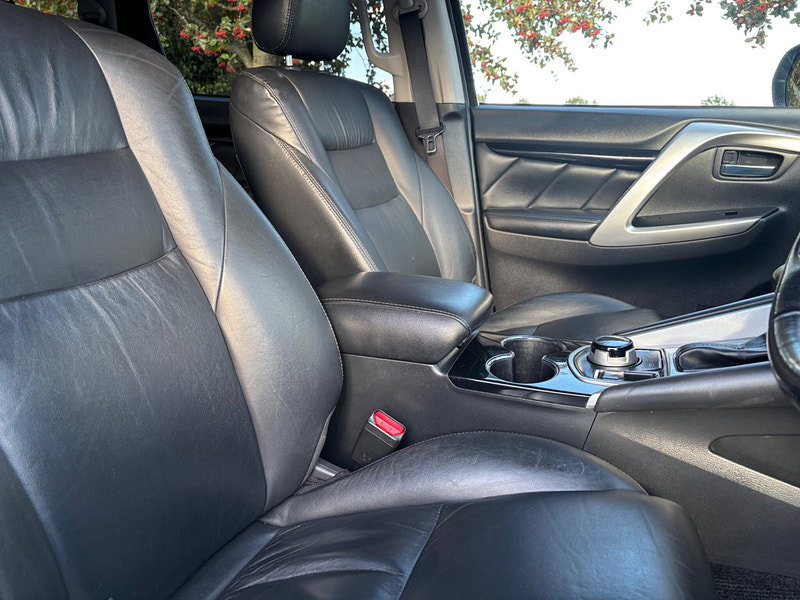 2020 Mitsubishi Shogun Sport in White, photo 14 of 17