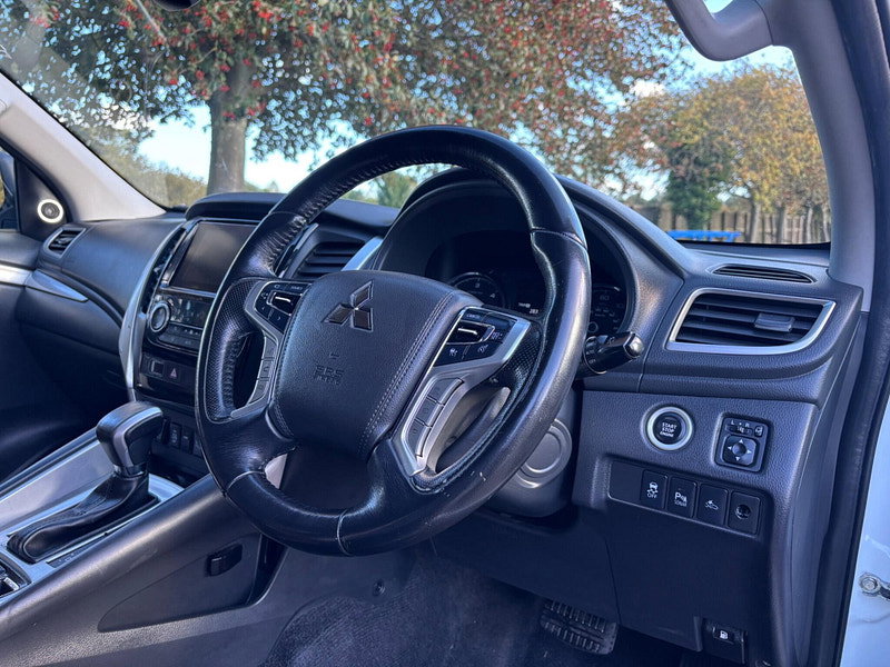 2020 Mitsubishi Shogun Sport in White, photo 9 of 17