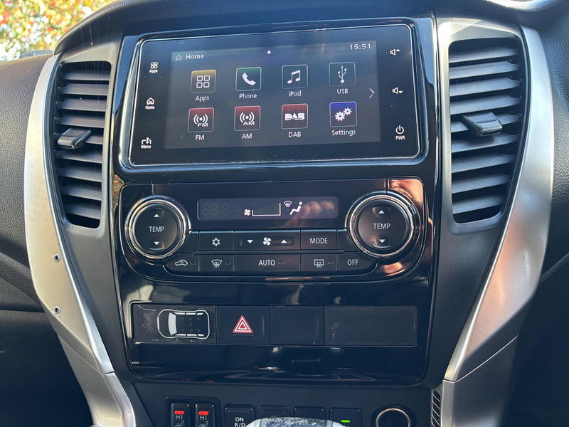 2020 Mitsubishi Shogun Sport in White, photo 13 of 17
