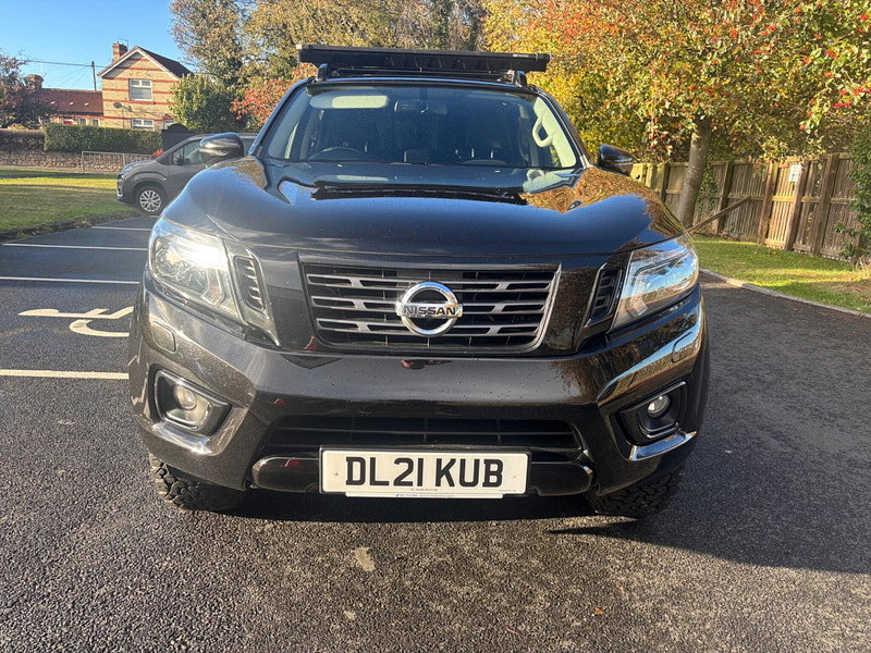 2021 Nissan Navara in Black, photo 2 of 17