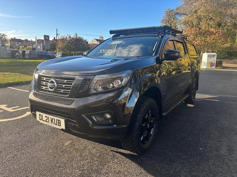 2021 Nissan Navara in Black, photo 3 of 17