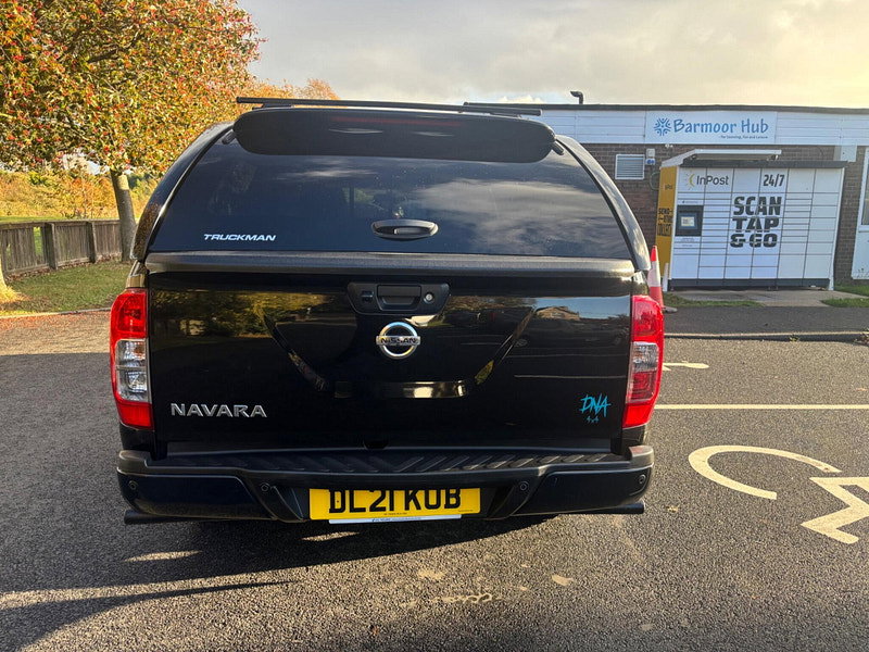 2021 Nissan Navara in Black, photo 6 of 17