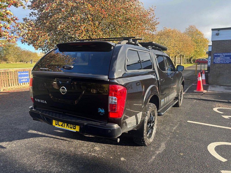 2021 Nissan Navara in Black, photo 7 of 17
