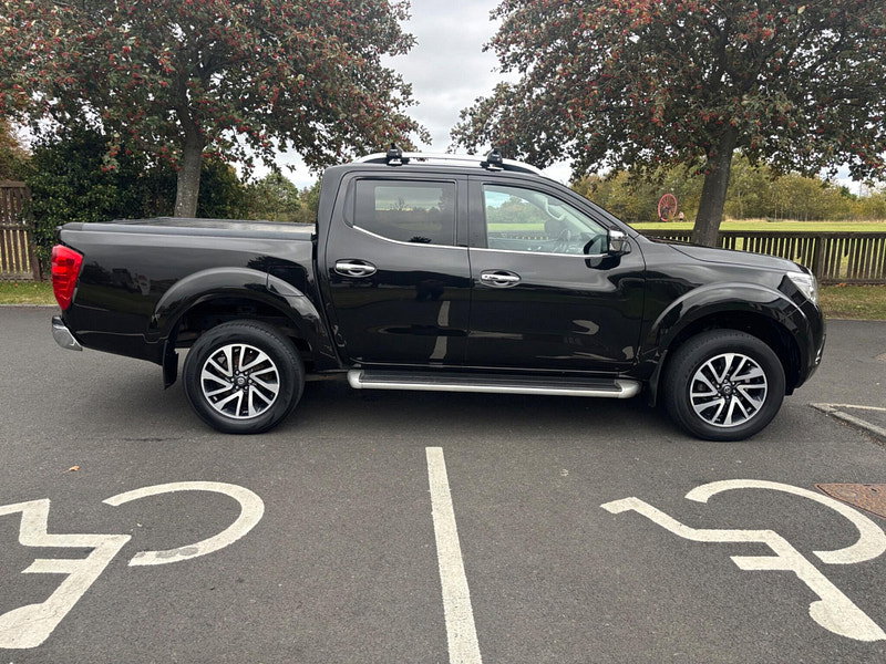 2019 Nissan Navara in Black, photo 8 of 15