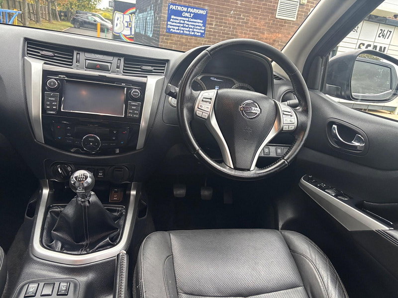 2019 Nissan Navara in Black, photo 10 of 15