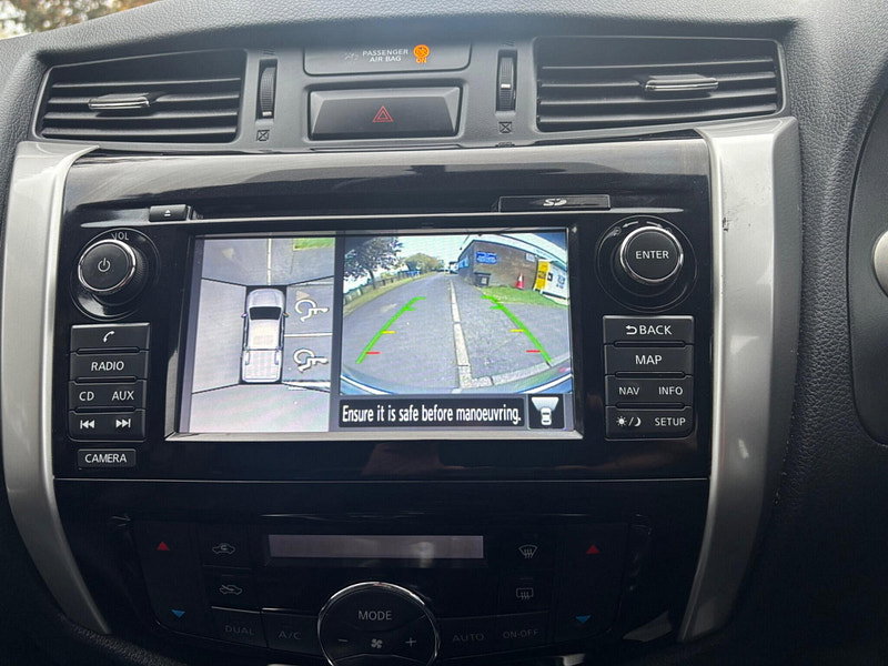 2019 Nissan Navara in Black, photo 11 of 15