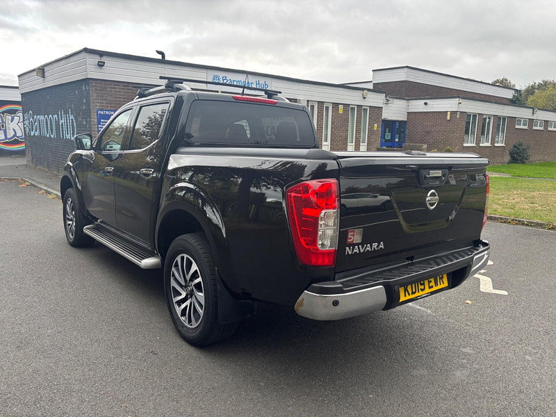 2019 Nissan Navara in Black, photo 5 of 15