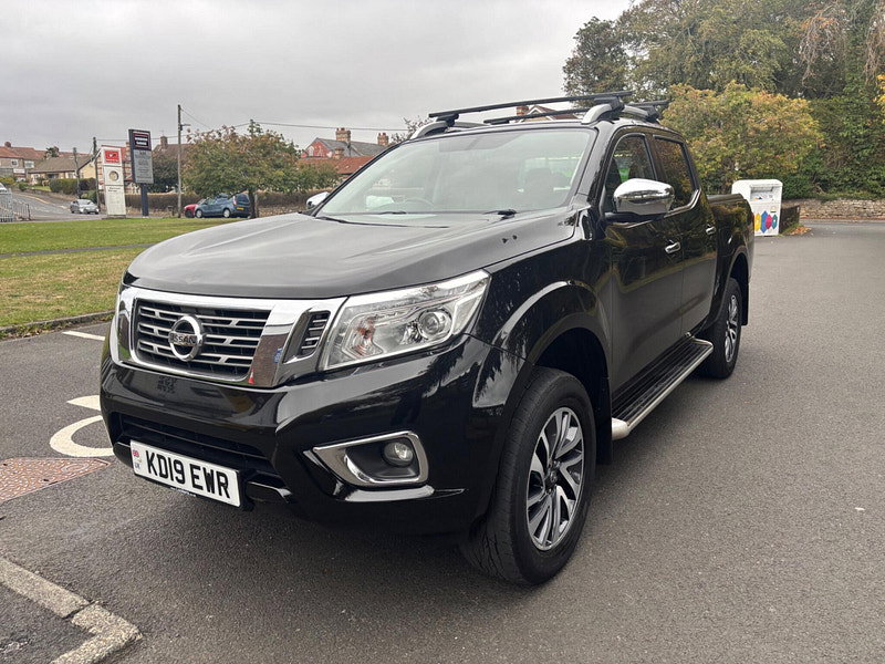 2019 Nissan Navara in Black, photo 3 of 15
