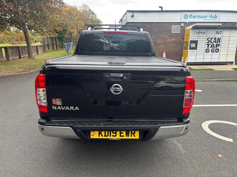 2019 Nissan Navara in Black, photo 6 of 15
