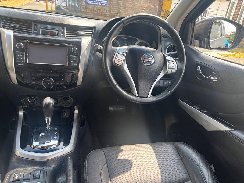 2016 Nissan Navara in Black, photo 12 of 16