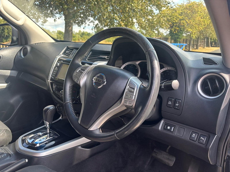 2016 Nissan Navara in Black, photo 9 of 16