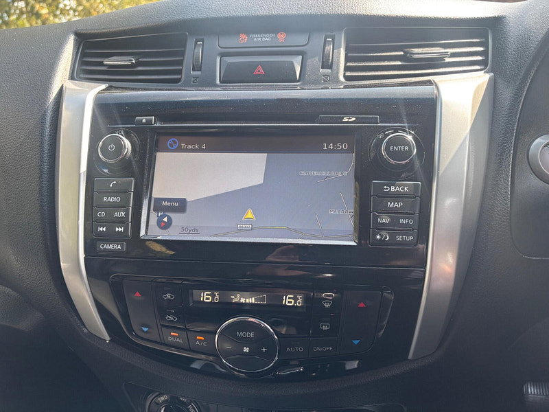 2016 Nissan Navara in Black, photo 14 of 16
